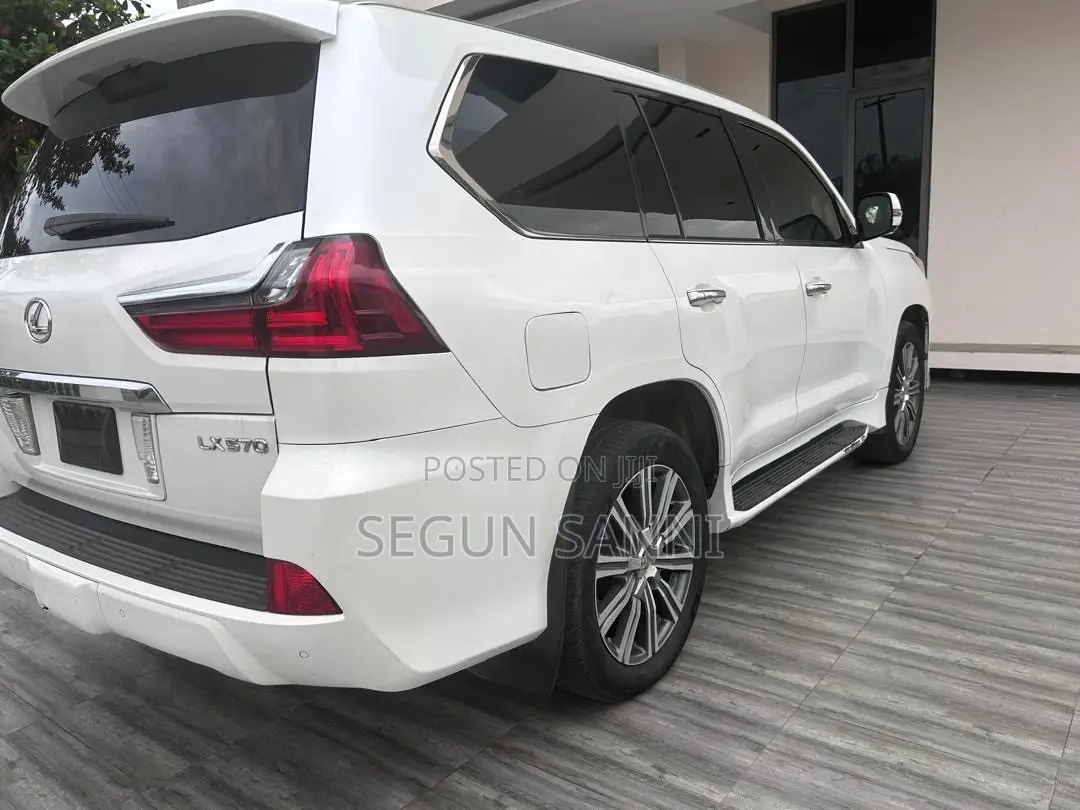 Lexus LX 570 AWD 2016 White