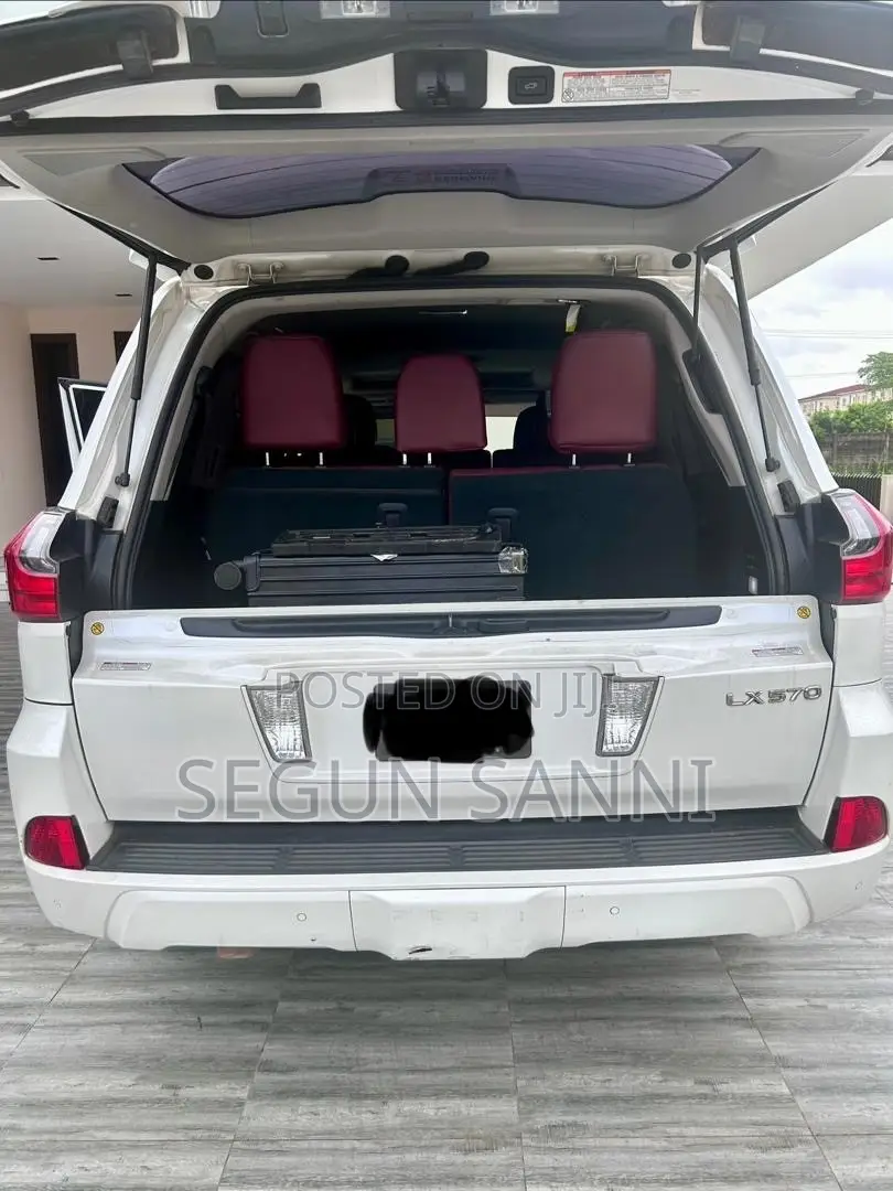 Lexus LX 570 AWD 2016 White