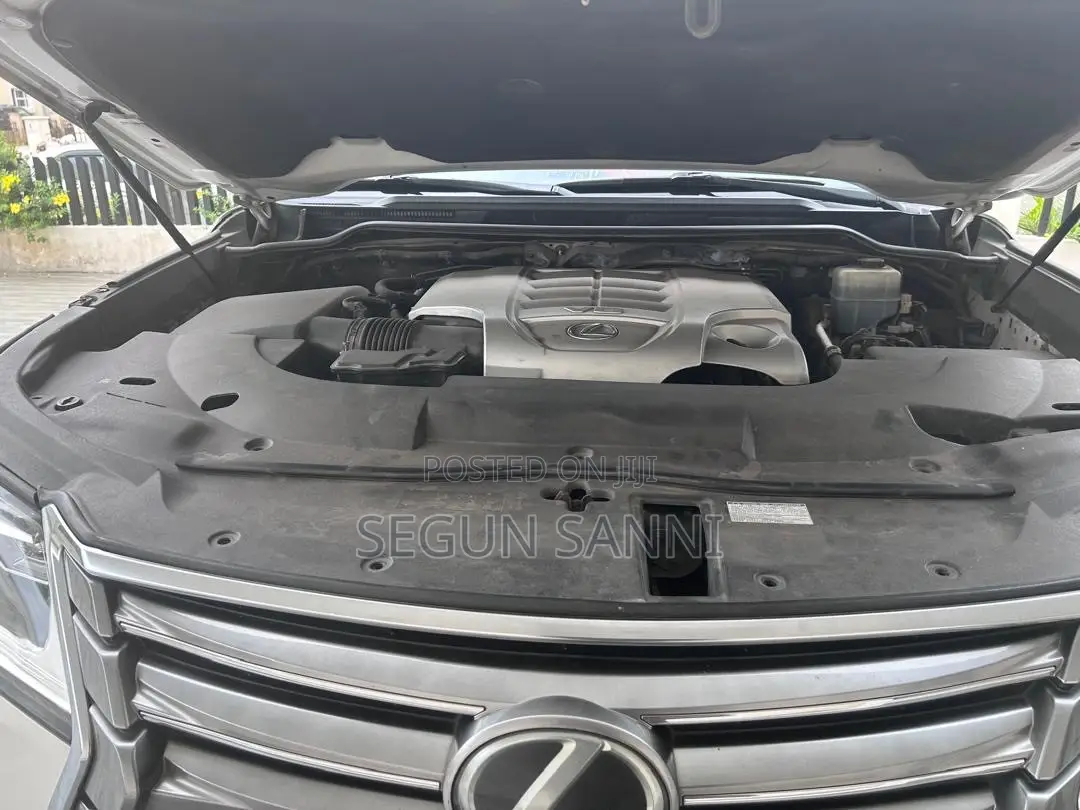 Lexus LX 570 AWD 2016 White