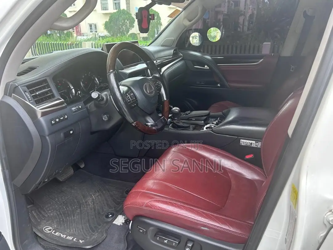 Lexus LX 570 AWD 2016 White