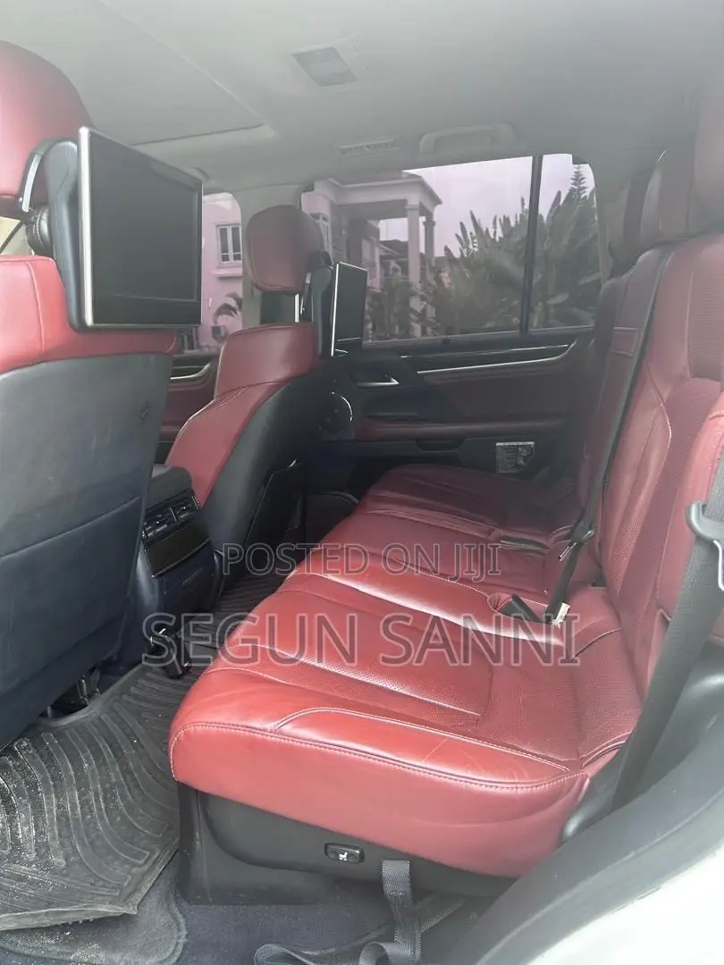 Lexus LX 570 AWD 2016 White