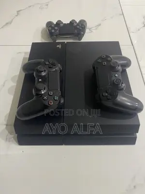 PS4 With 3 Pads