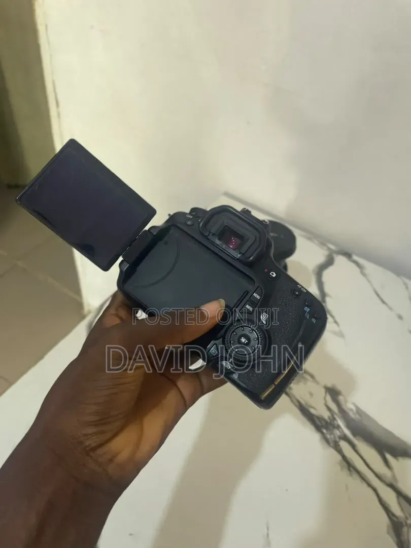Canon EOS 60D DSLR Camera – Clean Fully Functional