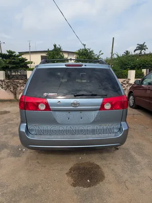 Toyota Sienna 2006 Blue
