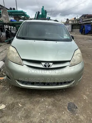 Toyota Sienna CE AWD 2007 Green
