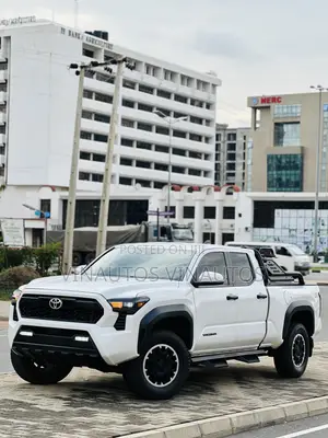 Toyota Tacoma 2024 White