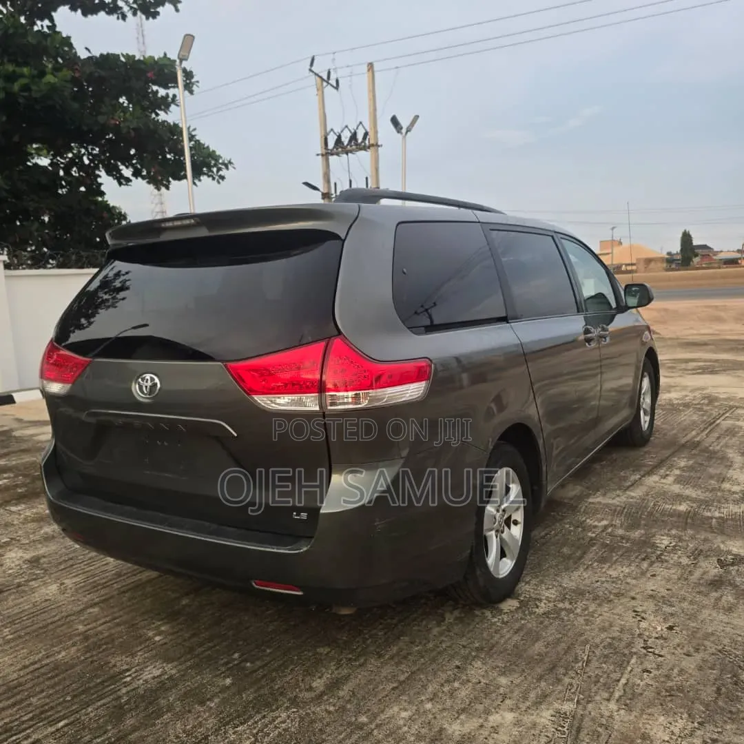 Toyota Sienna 2012 Gray