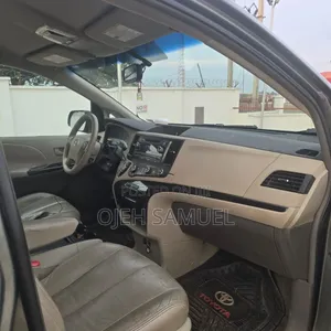 Toyota Sienna 2012 Gray