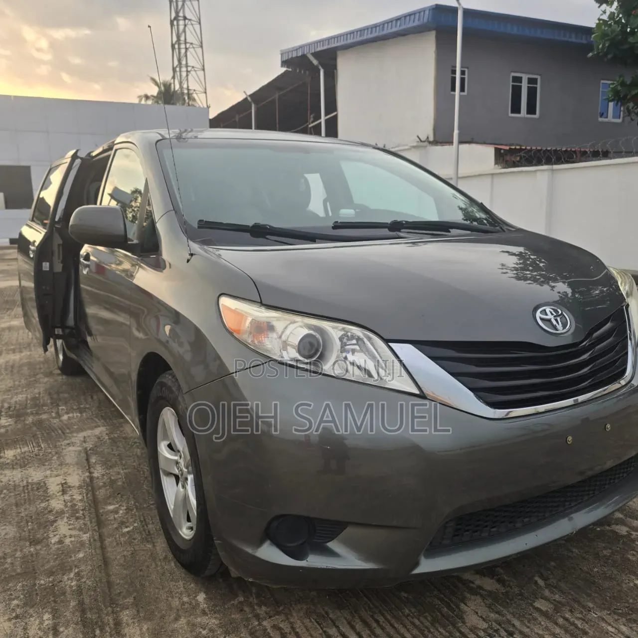 Toyota Sienna 2012 Gray