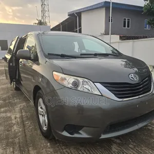 Toyota Sienna 2012 Gray
