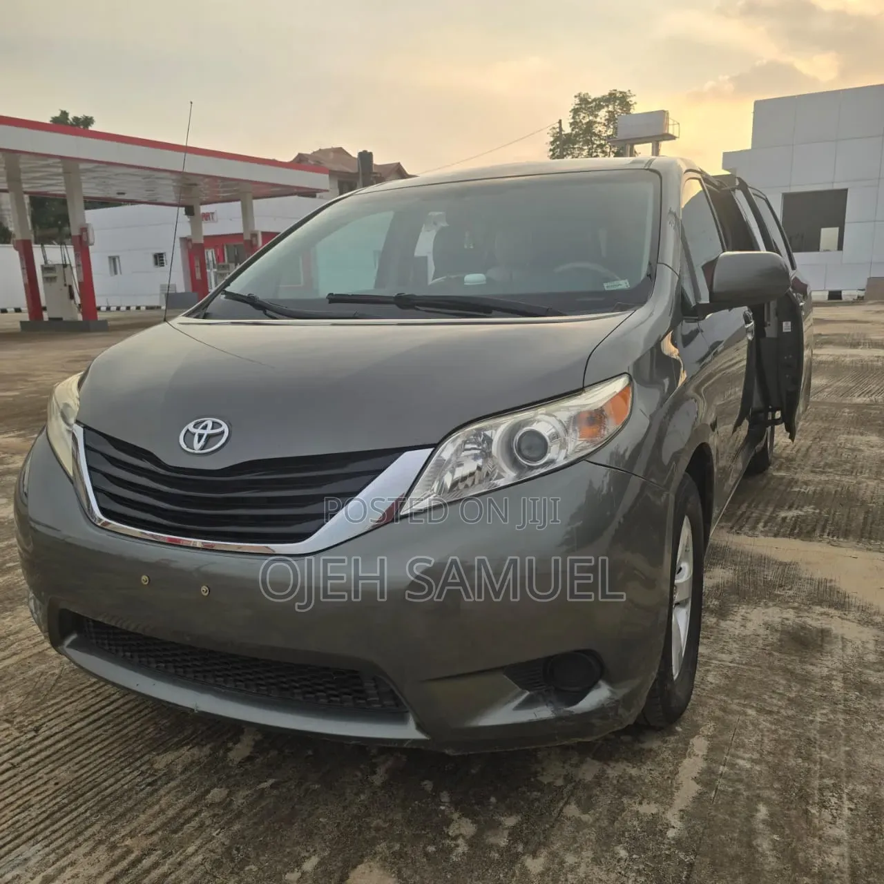 Toyota Sienna 2012 Gray
