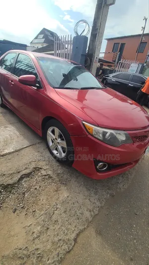 Toyota Camry SE 4dr Sedan (2.5L 4cyl 6A) 2013 Red