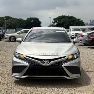 Toyota Camry SE 2022 Gray