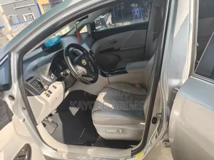 Toyota Venza LE 2010 Silver