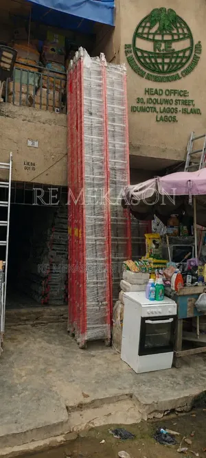 28ft Fiberglass Ladder