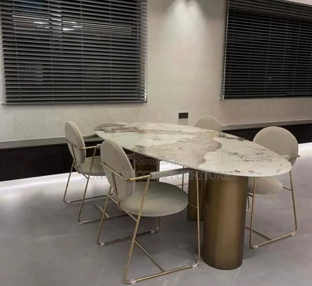 Dinning Table With 4 Seaters