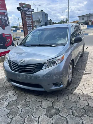 Toyota Sienna 2011 Silver