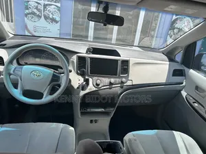 Toyota Sienna 2011 Silver