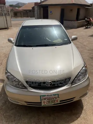 Toyota Camry 2004 Gold