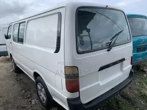 Toyota HiAce 1999 White