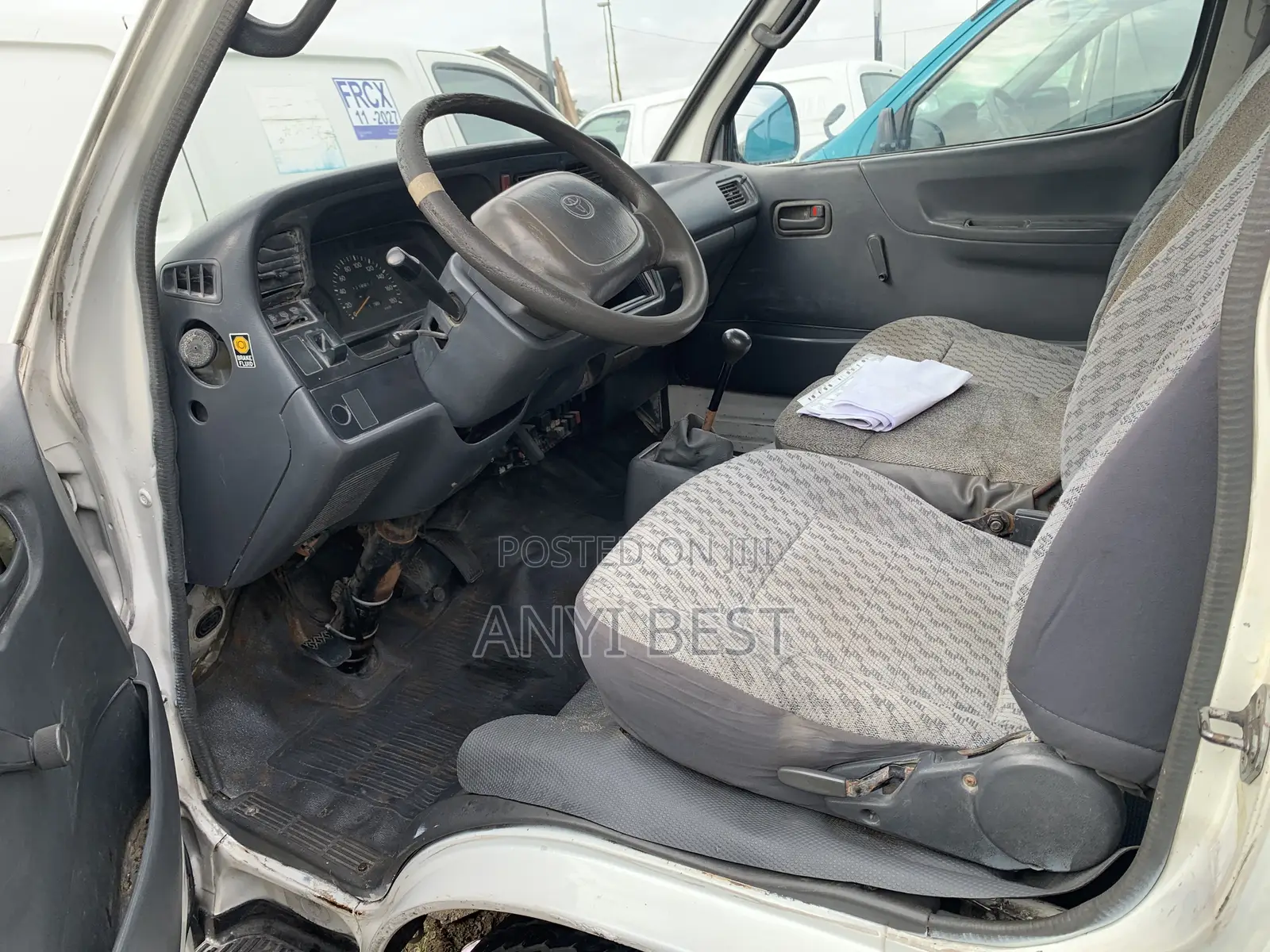 Toyota HiAce 1999 White