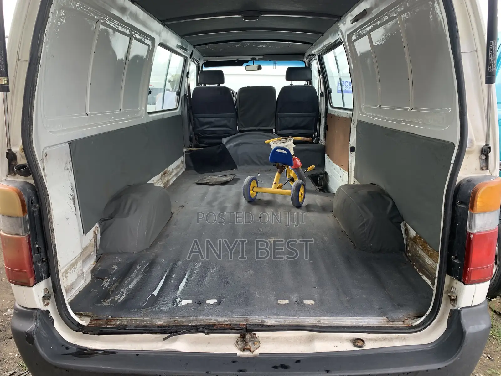 Toyota HiAce 1999 White