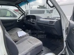 Toyota HiAce 1999 White