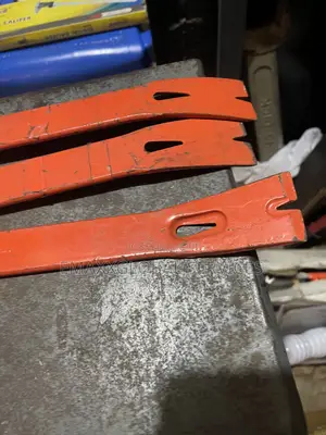 Flat Utility Pry Chisel Bar