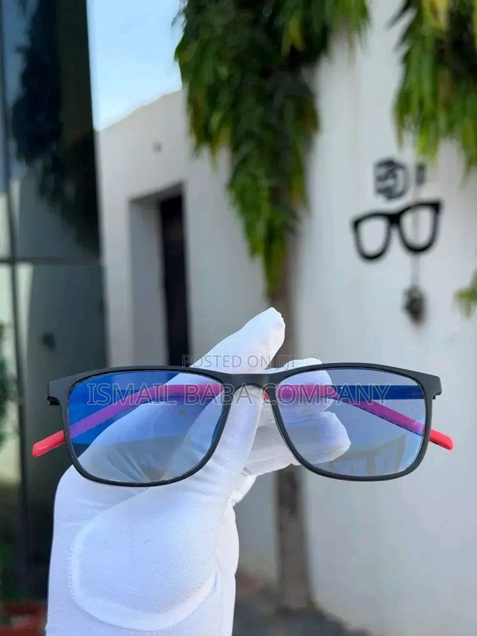Plastic Frame Glass