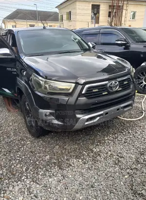 Toyota Hilux 2022 Black