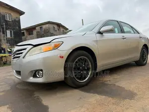 Toyota Camry LE V6 4dr Sedan (3.5L 6cyl 6A) 2011 Silver