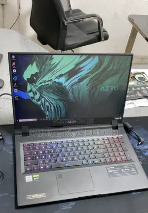 Laptop Gigabyte AERO 17 16GB Intel Core i7 SSD 1T