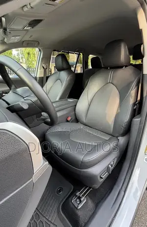 Toyota Highlander 2024 Gray