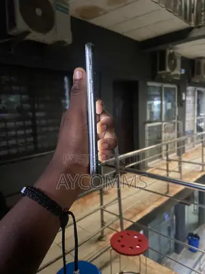 Apple iPhone X 64 GB White