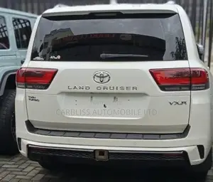 Toyota Land Cruiser 79 Series 2023 Off white