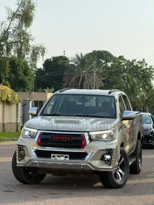 Toyota Hilux 2014 Gold