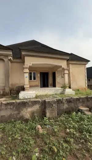 4bdrm Bungalow in Benin City for sale