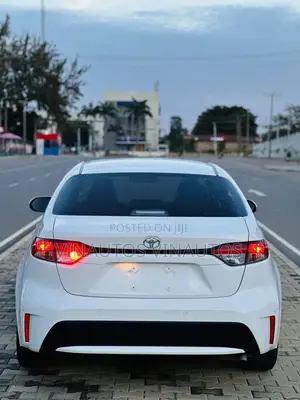 Toyota Corolla 2021 White