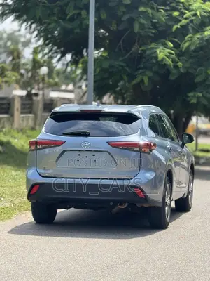 Toyota Highlander XLE 2021