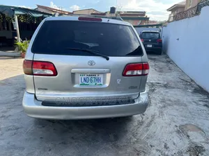 Toyota Sienna 2002 Silver
