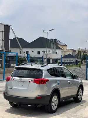 Toyota RAV4 Limited 4dr SUV AWD (2.5L 4cyl 6A) 2015 Silver