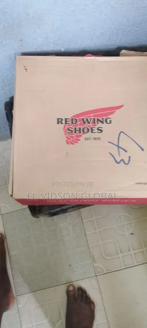 Redwings Long Booth