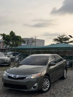 Toyota Camry XLE 4dr Sedan (2.5L 4cyl 6A) 2014 Green