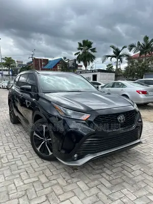 Toyota Highlander XSE 2021 Black