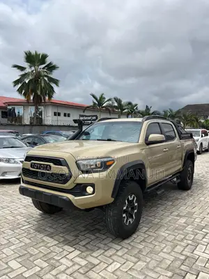 Toyota Tacoma 2017 Gold