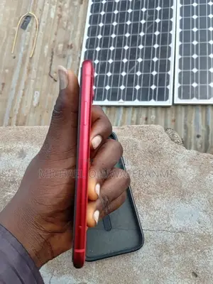 Apple iPhone 11 64 GB Red