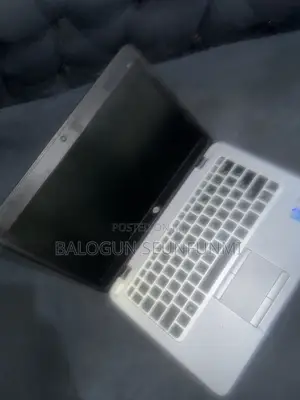 Laptop HP EliteBook 820 G2 4GB Intel Core i5 HDD+SSD 500GB