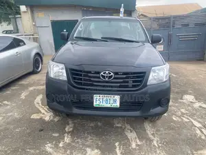 Toyota Hilux 2014 Black