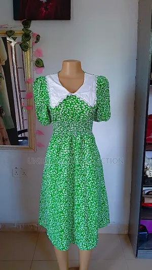Women’s Green Floral Midi Dress With White Collar