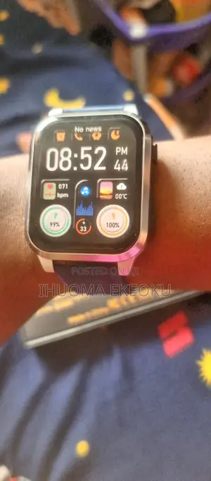 Aimb-Z20 Smartwatch With Detachable Earpods